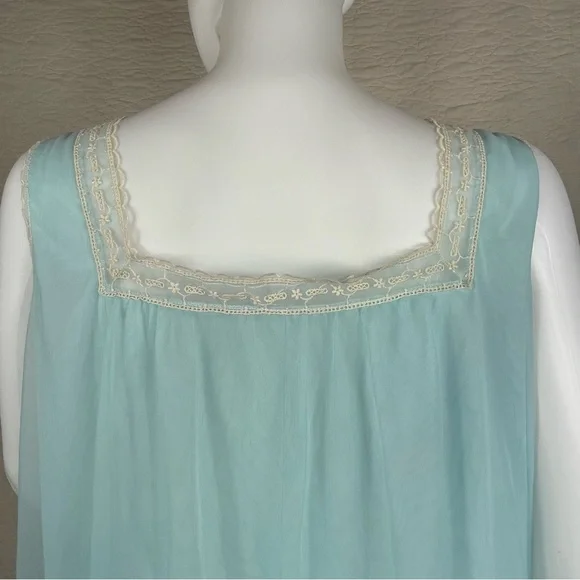 🔥Vintage 60s Gotham Lingerie Nightgown Nylon Lace Design Baby Blue Nighty - Picture 7 of 11